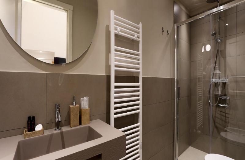 Suite with Hot Tub image 2