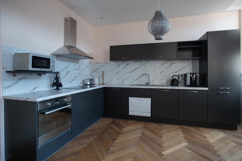 One-Bedroom Apartment - Venise image 3