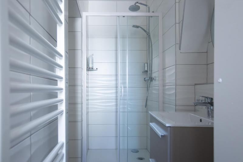One-Bedroom Apartment - Eau image 2