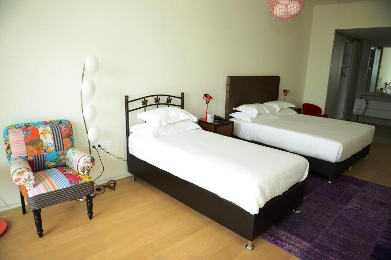 Family Apartment One Bedroom with Partial Marina View  image 3