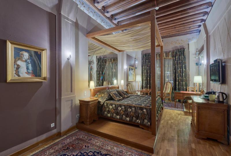 Deluxe Double Room image 1