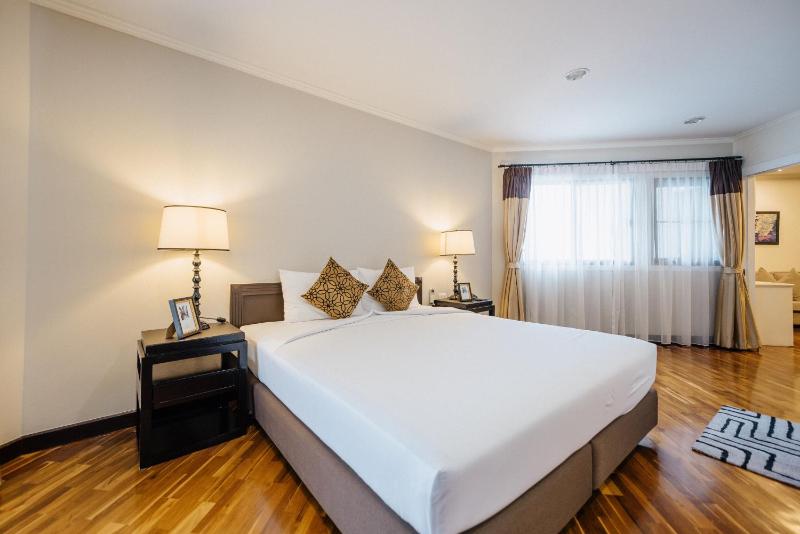 One-Bedroom Suite image 2