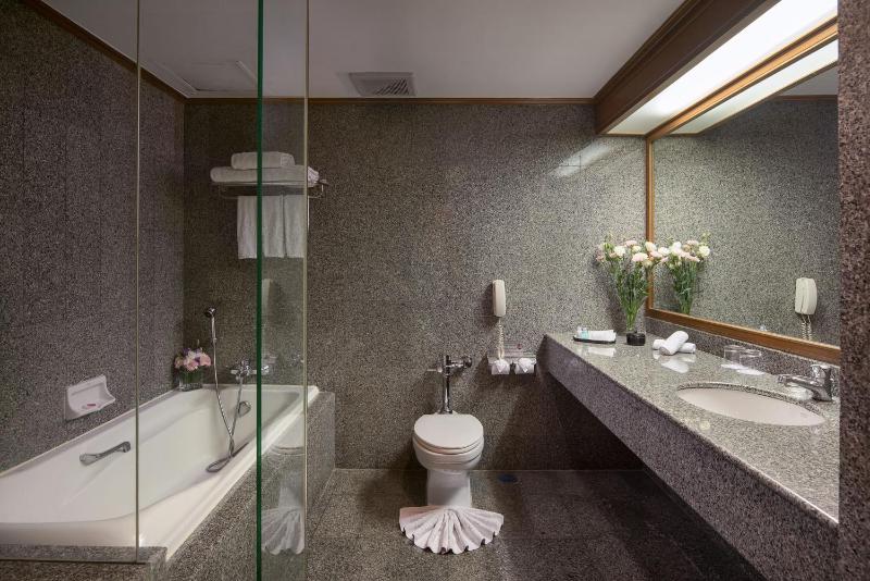 Executive Suite image 4