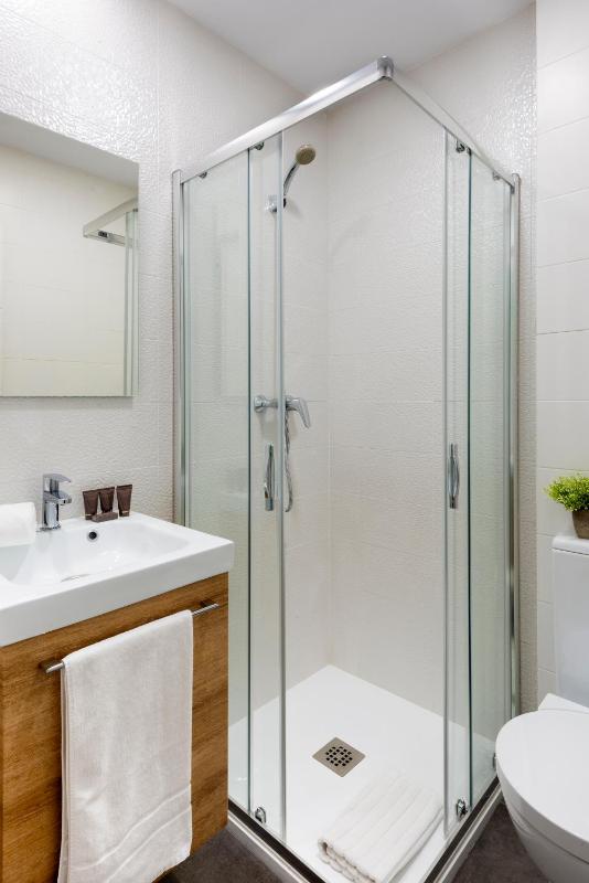 Two-Bedroom Apartment with Patio image 3