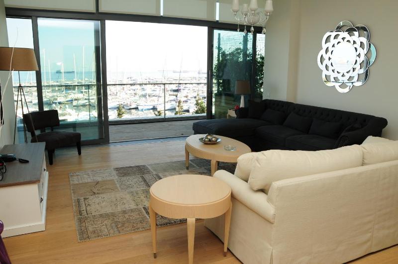 Family apartment with sea view (5 adult )  image 3