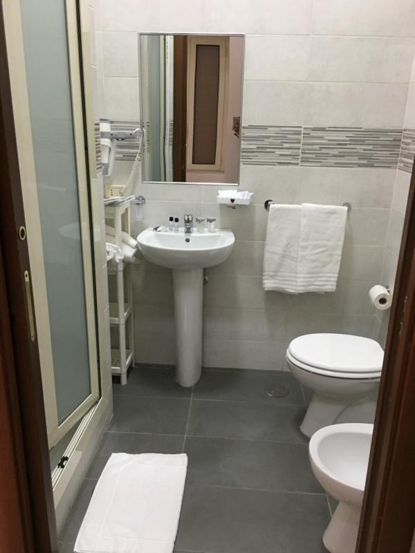 Classic Triple Room image 2