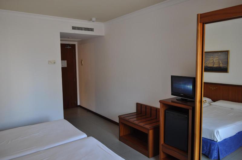 Hostal Vila del Mar - image 22