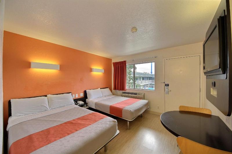 Quadruple Room image 3