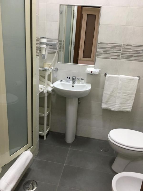 Double or Twin Room image 2