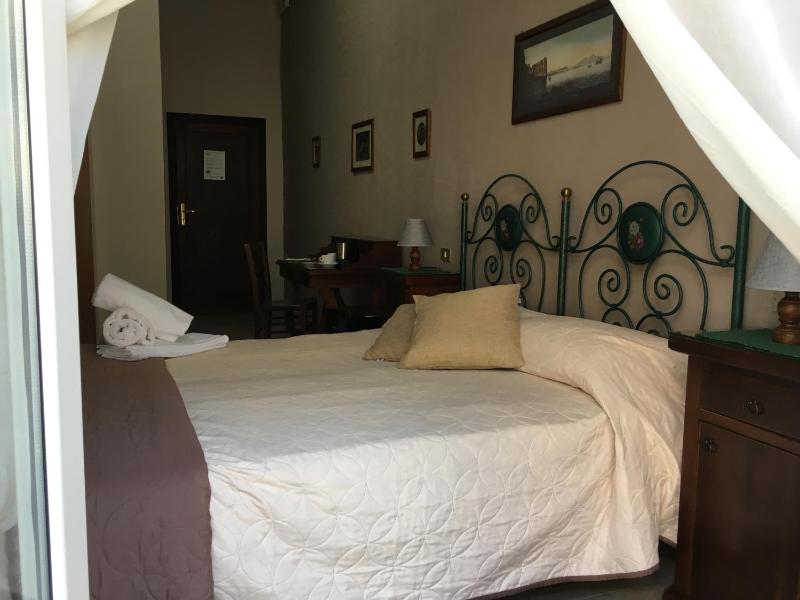 Classic Triple Room image 4