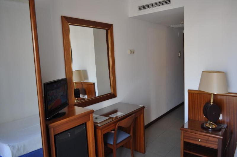 Hostal Vila del Mar - image 31