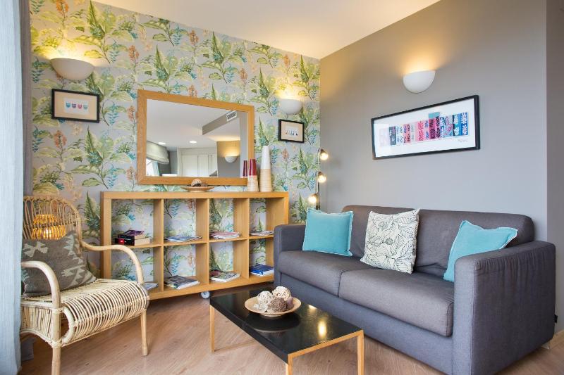 One-Bedroom Apartment with Terrace image 2