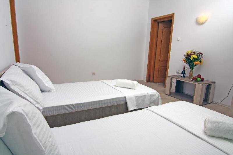 Nirvana Accommodation - image 12