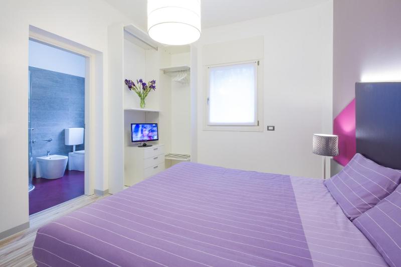Double or Twin Room with Private Bathroom image 3