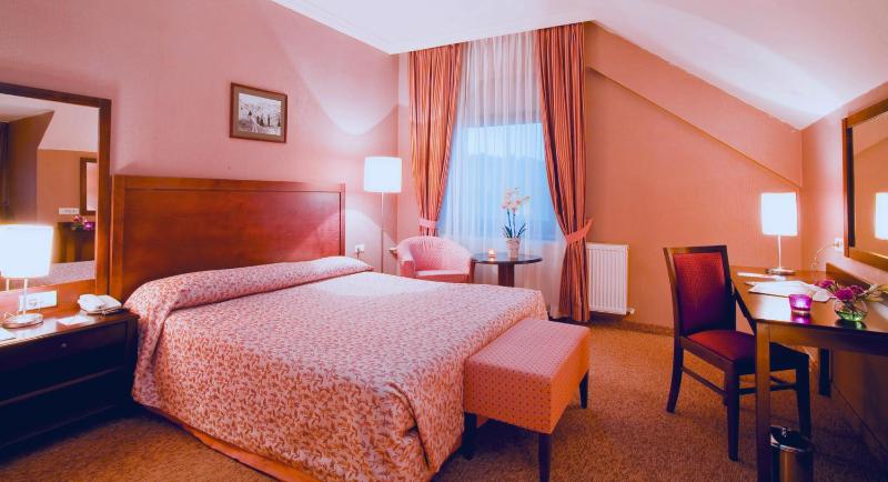 Standard Double Room image 4
