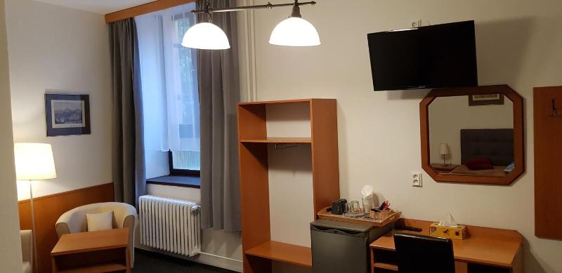 Deluxe Double Room with Shower image 3