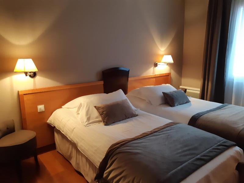 Classic Twin Room image 1