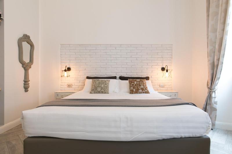 Luxury Triple Room image 4