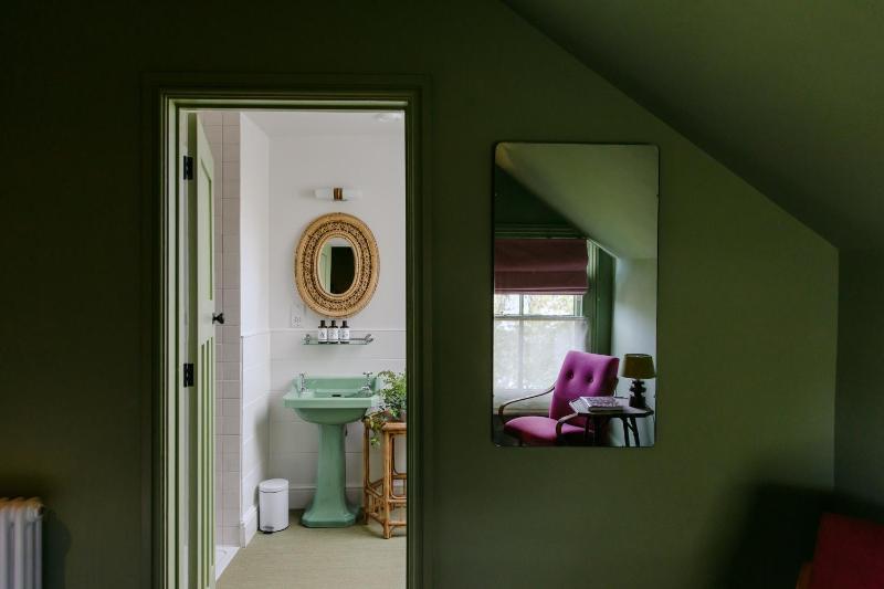 Standard Double Room image 3
