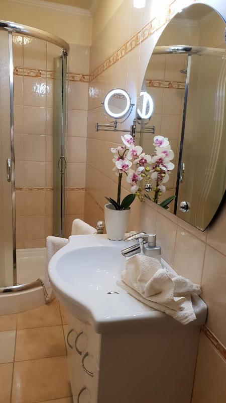 Single Room with Balcony image 4