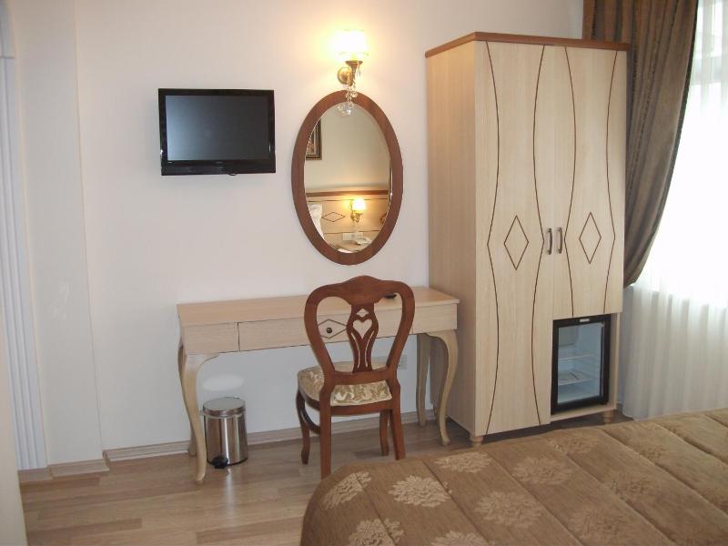 Double or Twin Room with Sea View image 4