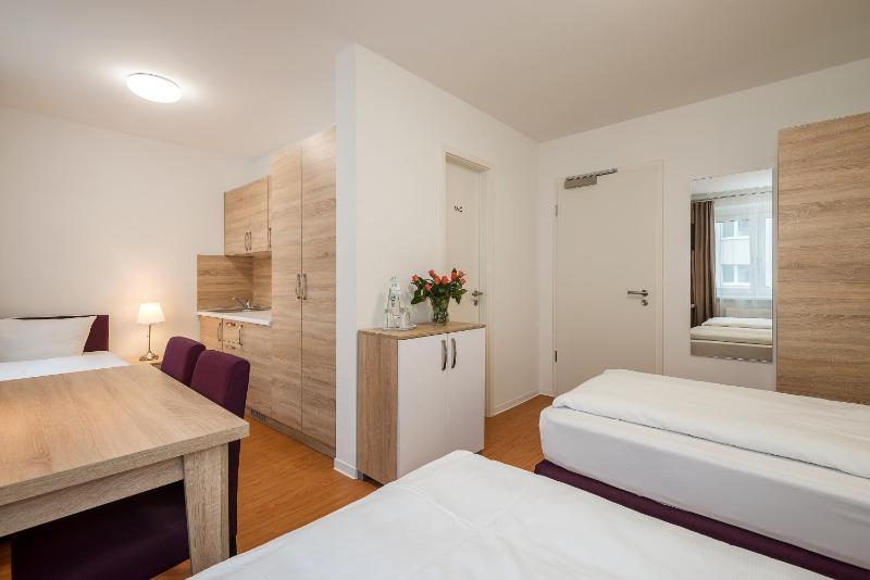 Basic Triple Room image 4