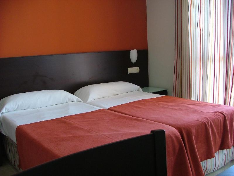 Double or Twin Room image 2