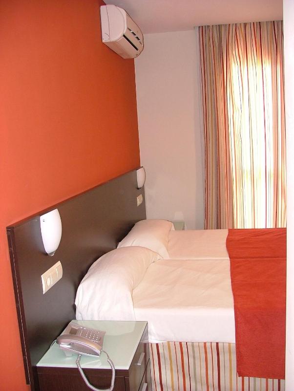 Double or Twin Room image 3