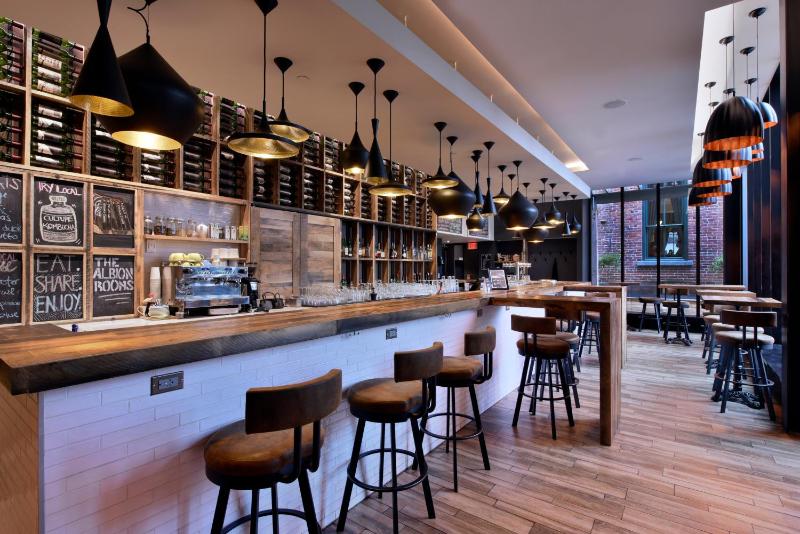 DoubleTree by Hilton Ottawa Downtown - image 13