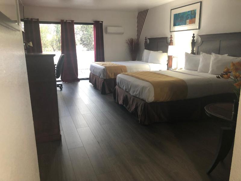Knights Inn - image 16