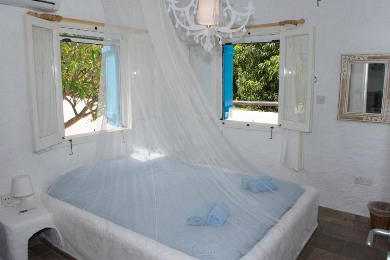 Villa with Sea View image 3