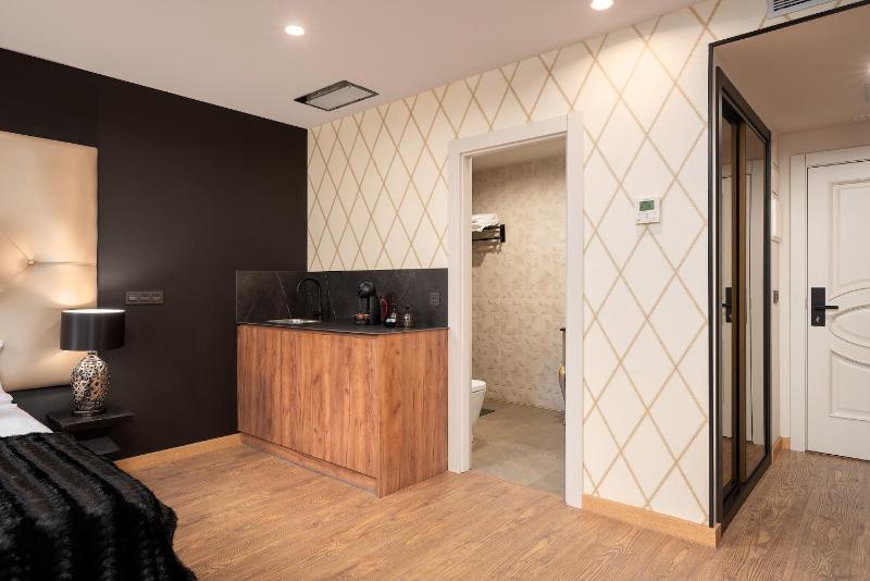 Deluxe Apartment image 2