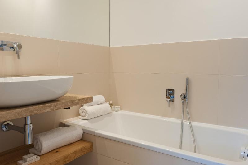 One-Bedroom Villa image 4