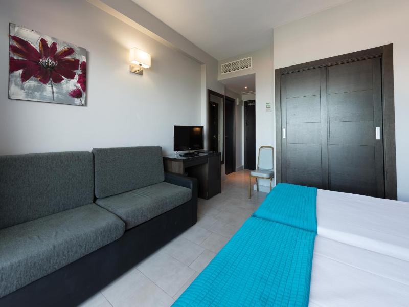 Basic Twin Room image 4