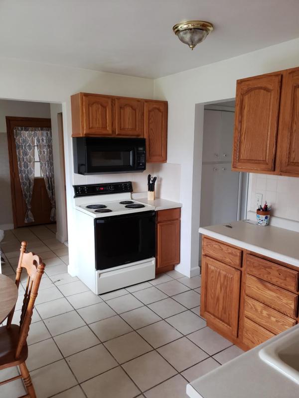 Three-Bedroom House image 2
