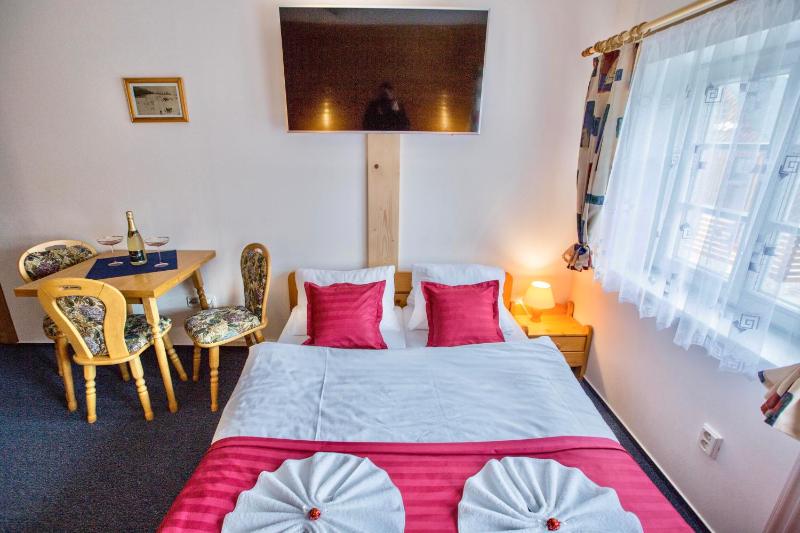 Triple Room with Extra Bed image 3