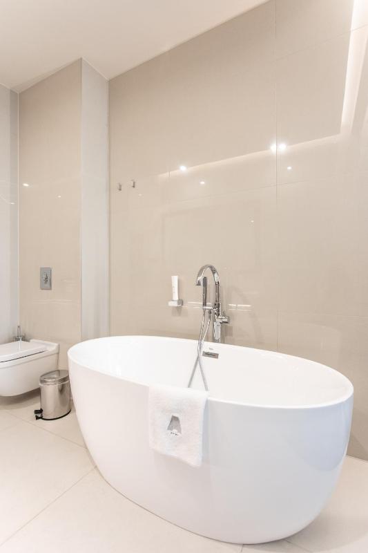 Deluxe Double or Twin Room image 4