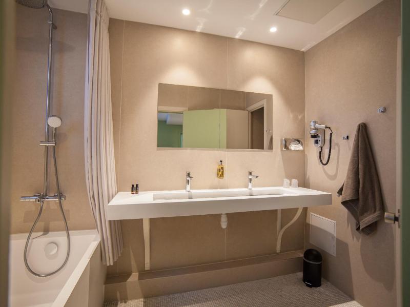 Privilege Triple Room image 3