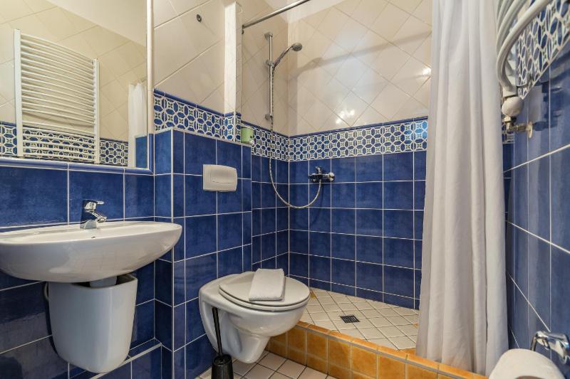 Standard Triple Room image 2