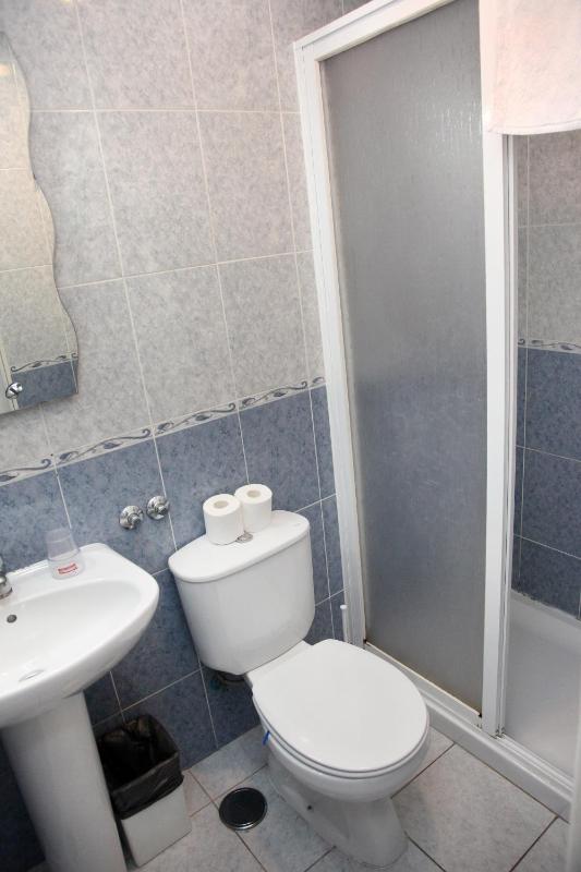 Quadruple Room with Bathroom image 2