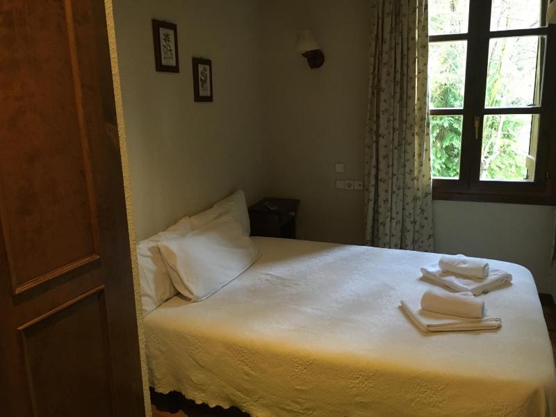 Economy Double Room image 3
