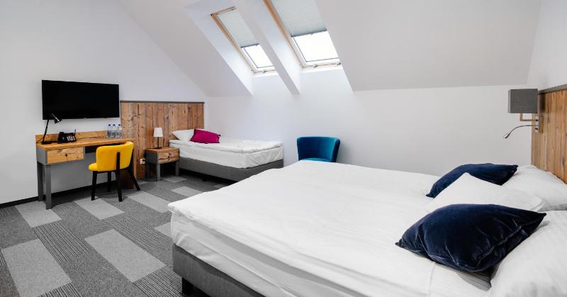 Double Room with Extra Bed image 4