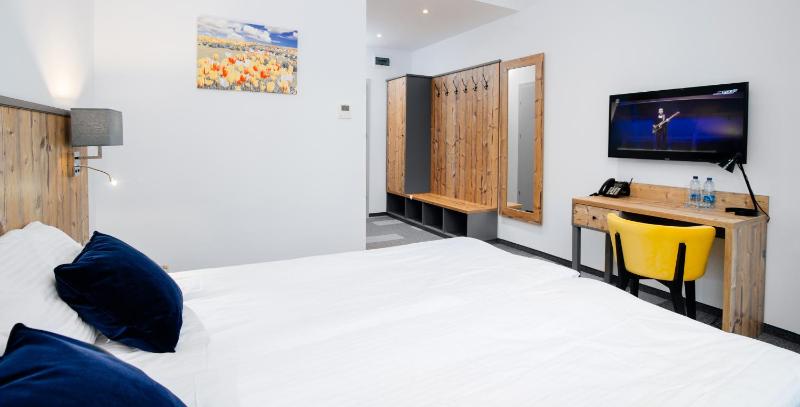 Double Room image 4