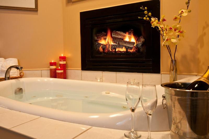 Deluxe King Room with Jetted Tub and Fireplace image 2