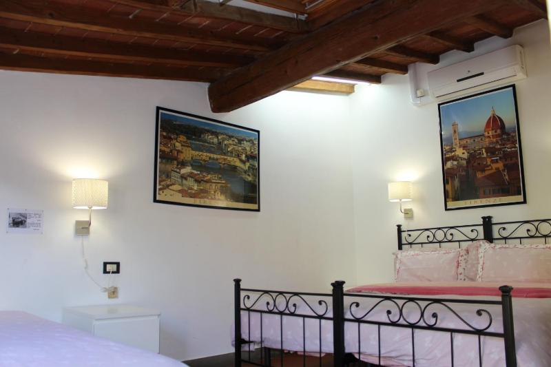 Zanobi Studio (3 Adults)  image 4