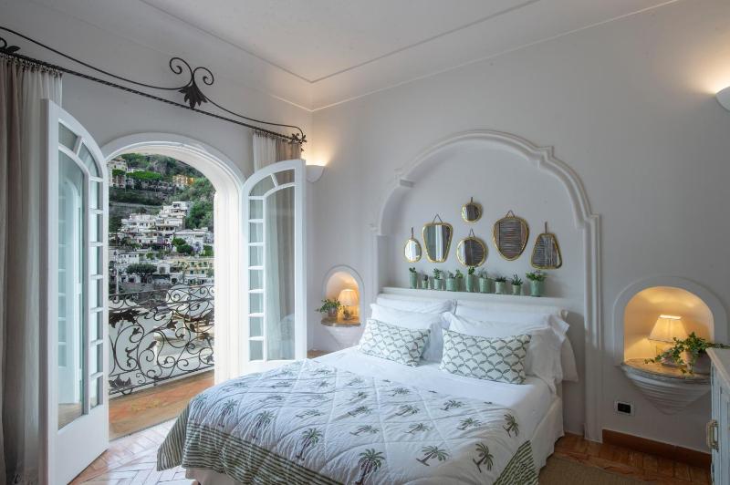 Junior Suite with Balcony image 2