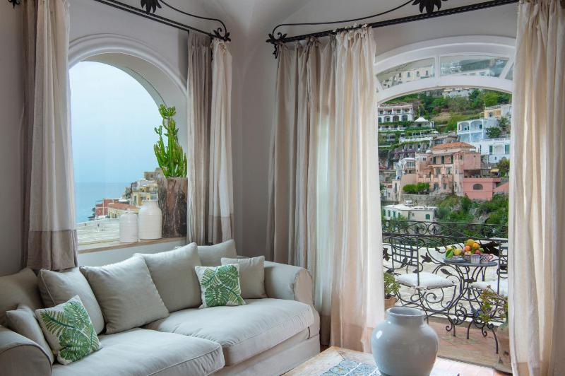 Junior Suite with Balcony image 1