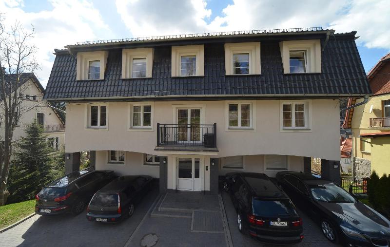 Kolorowy Apartament Sun Seasons 24 w Szklarskiej Porębie by Noclegi Renters - image 8