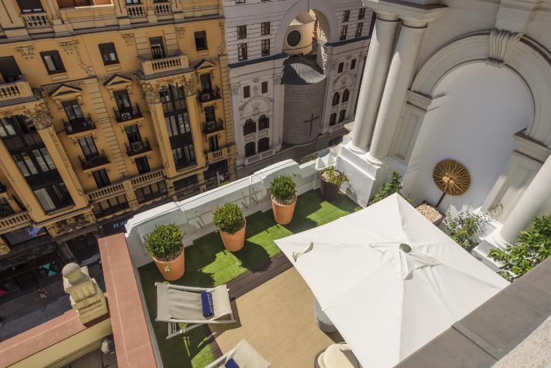 Deluxe Double Room with Terrace image 1
