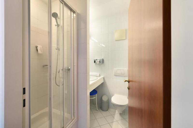 Standard Single Room image 2